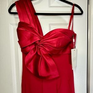 NWT MAC DUGGAL SZ 4 Red Satin Bodice With A Trumpet Silhouette #49547